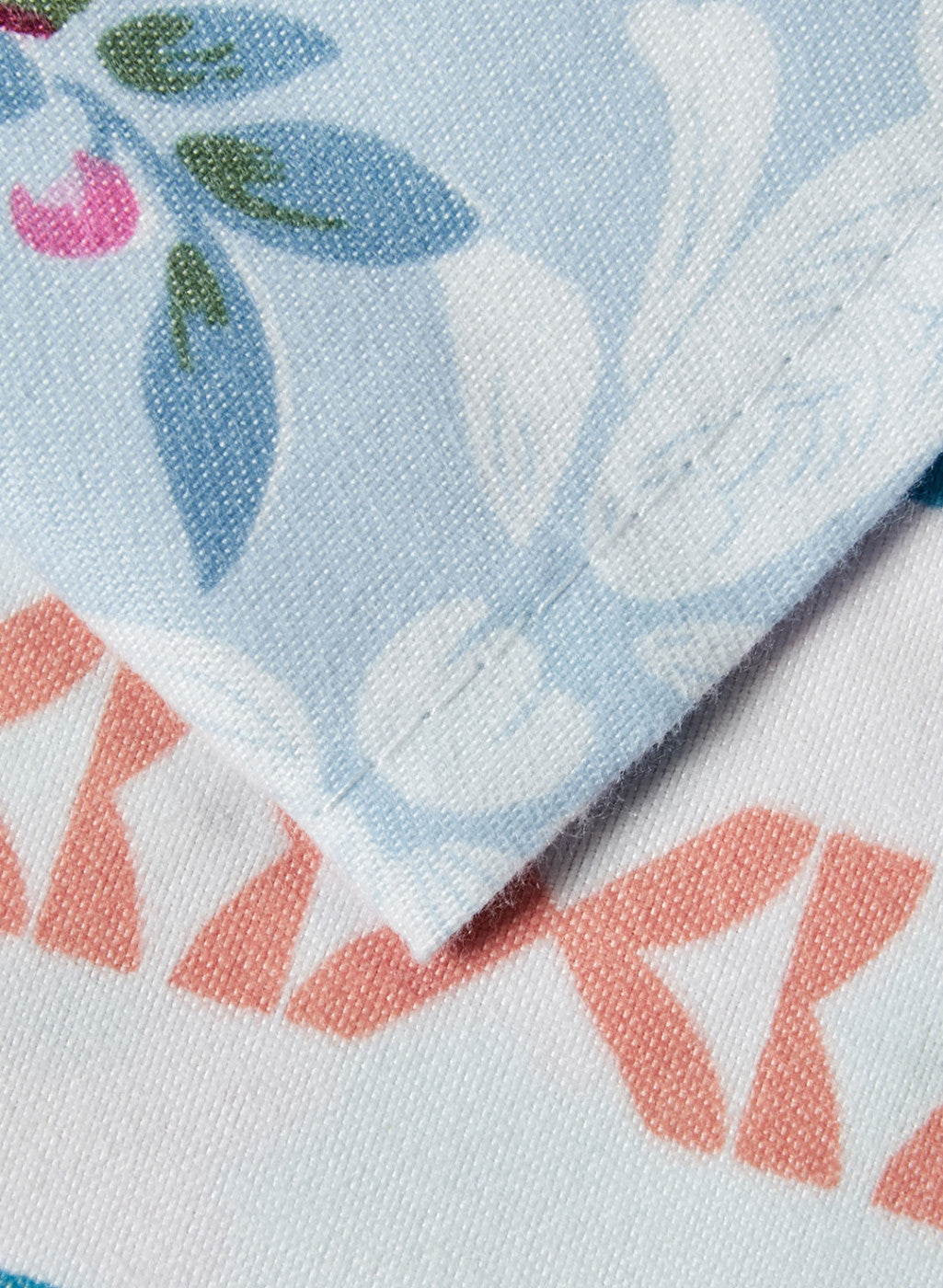 Multi Color 130 GSM Bedsheet with 2 Pillow Covers