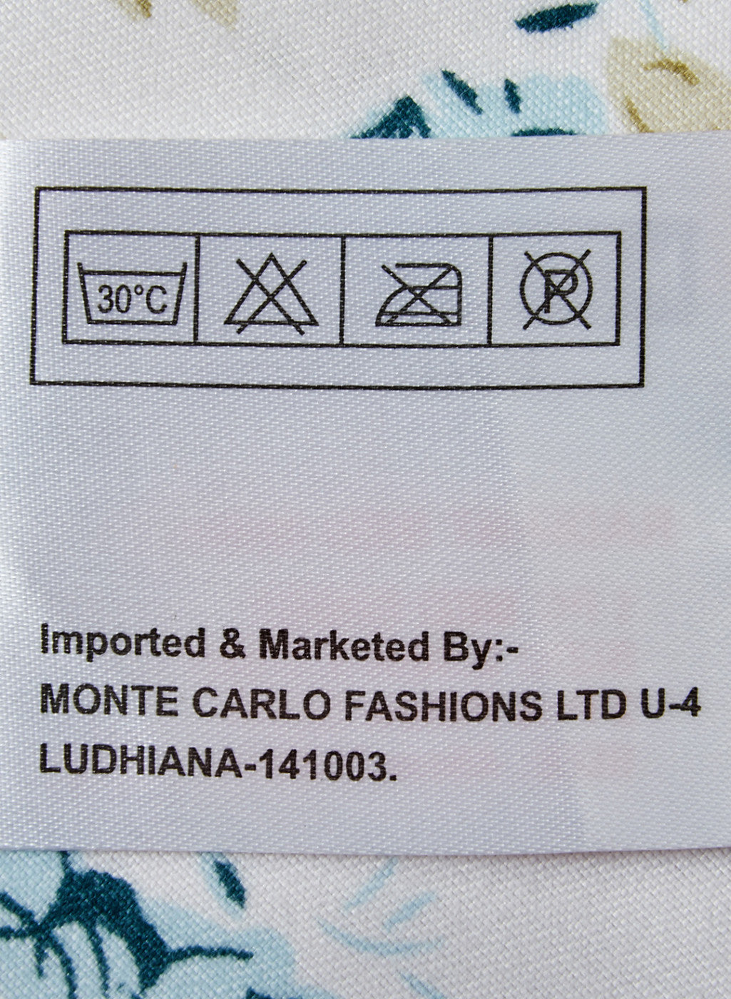 Multi Color 130 GSM Bedsheet with 2 Pillow Covers + 1 Duvet