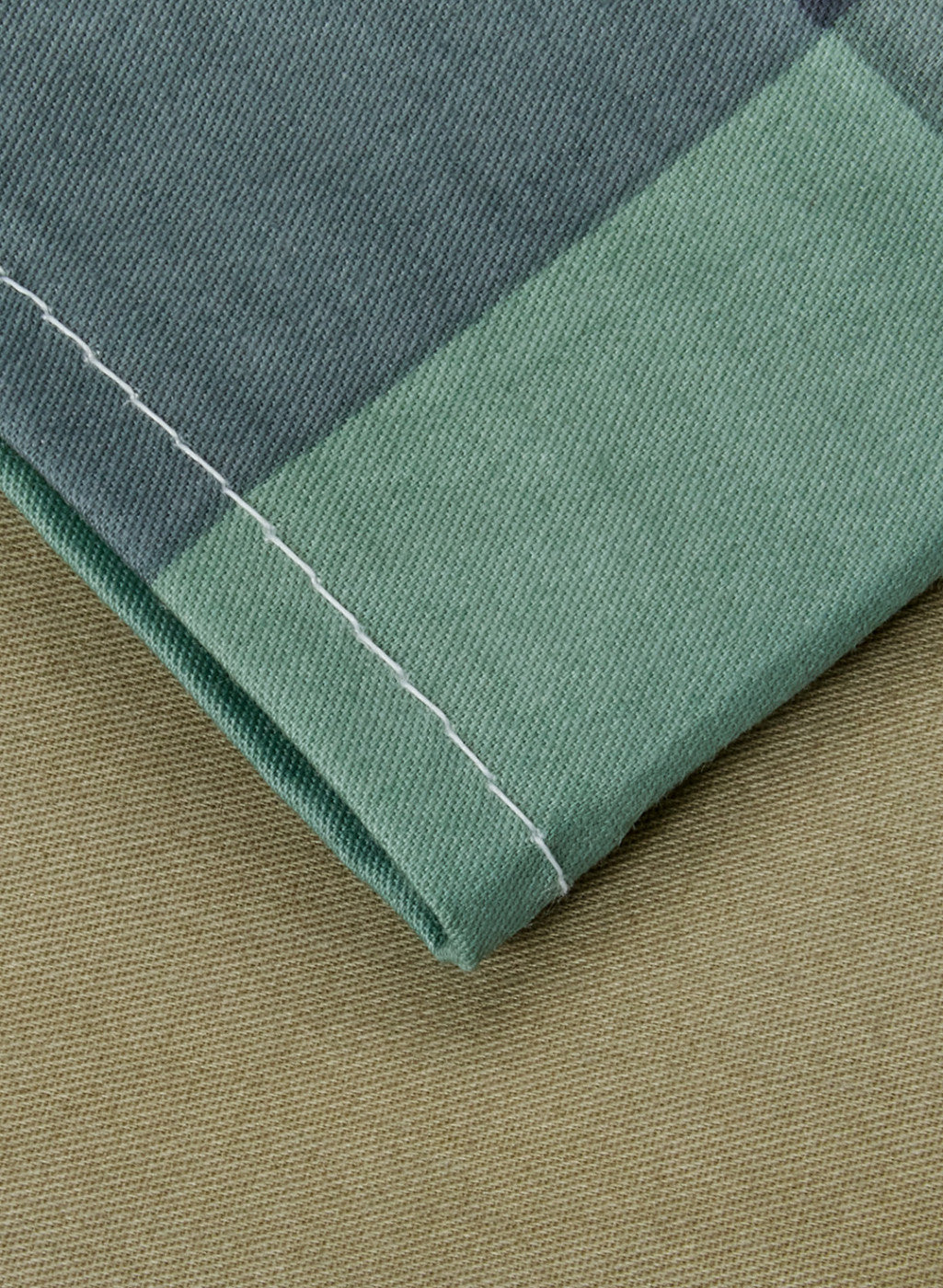 Multi Color 128/68 TC Bedsheet with 2 Pillow Covers