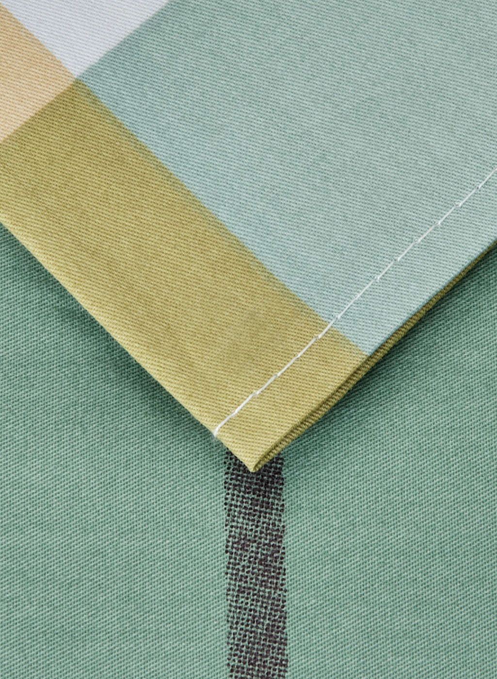 Multicolor 128 TC Bedsheet with 2 Pillow Covers (Santiago Gold)