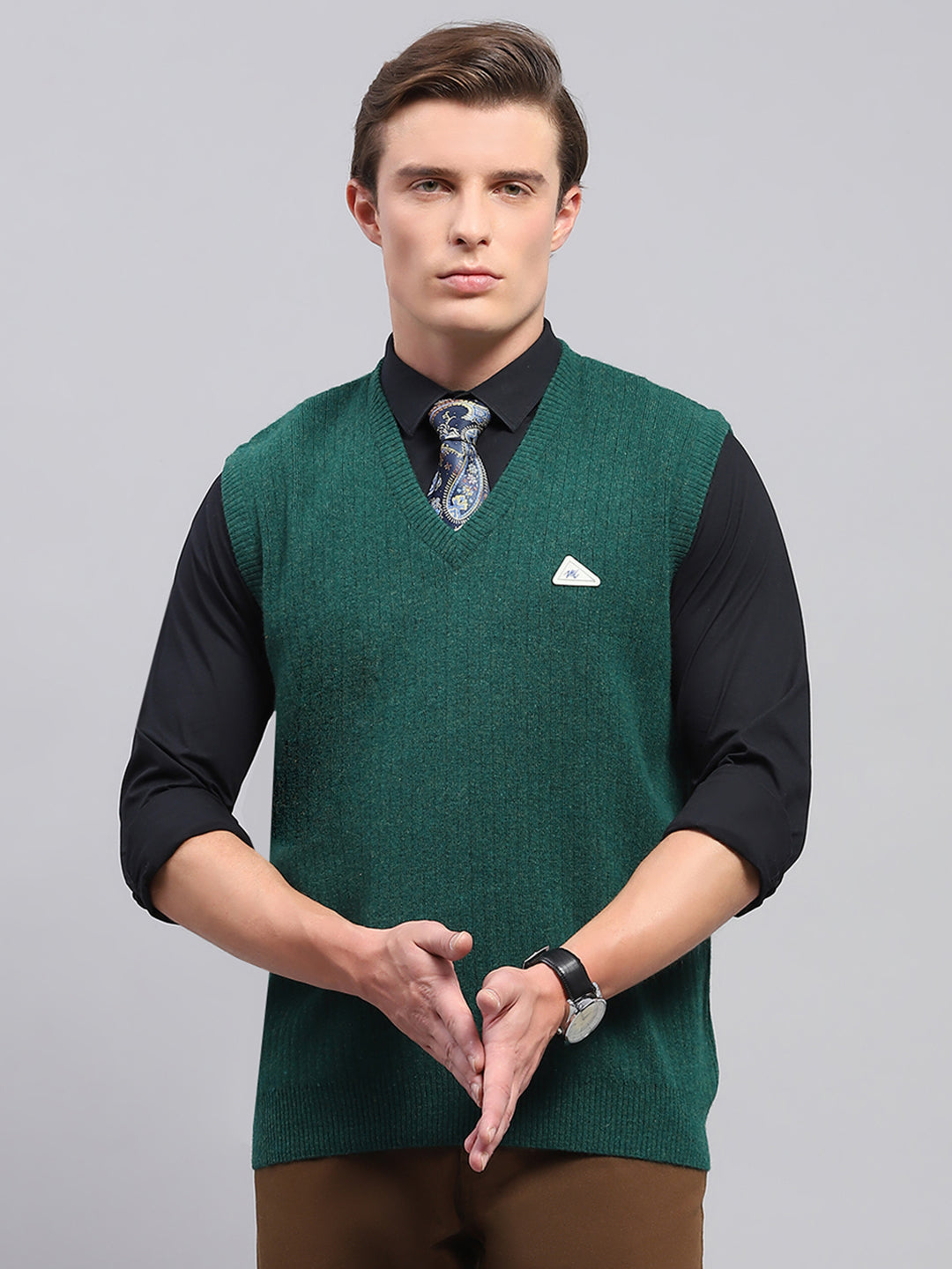 Men Green Solid V Neck Sleeveless Sweater