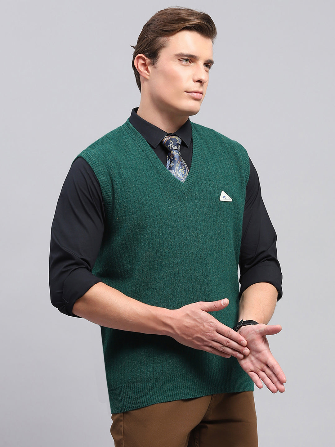 Men Green Solid V Neck Sleeveless Sweater