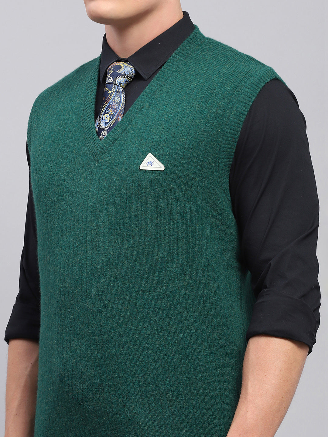 Men Green Solid V Neck Sleeveless Sweater