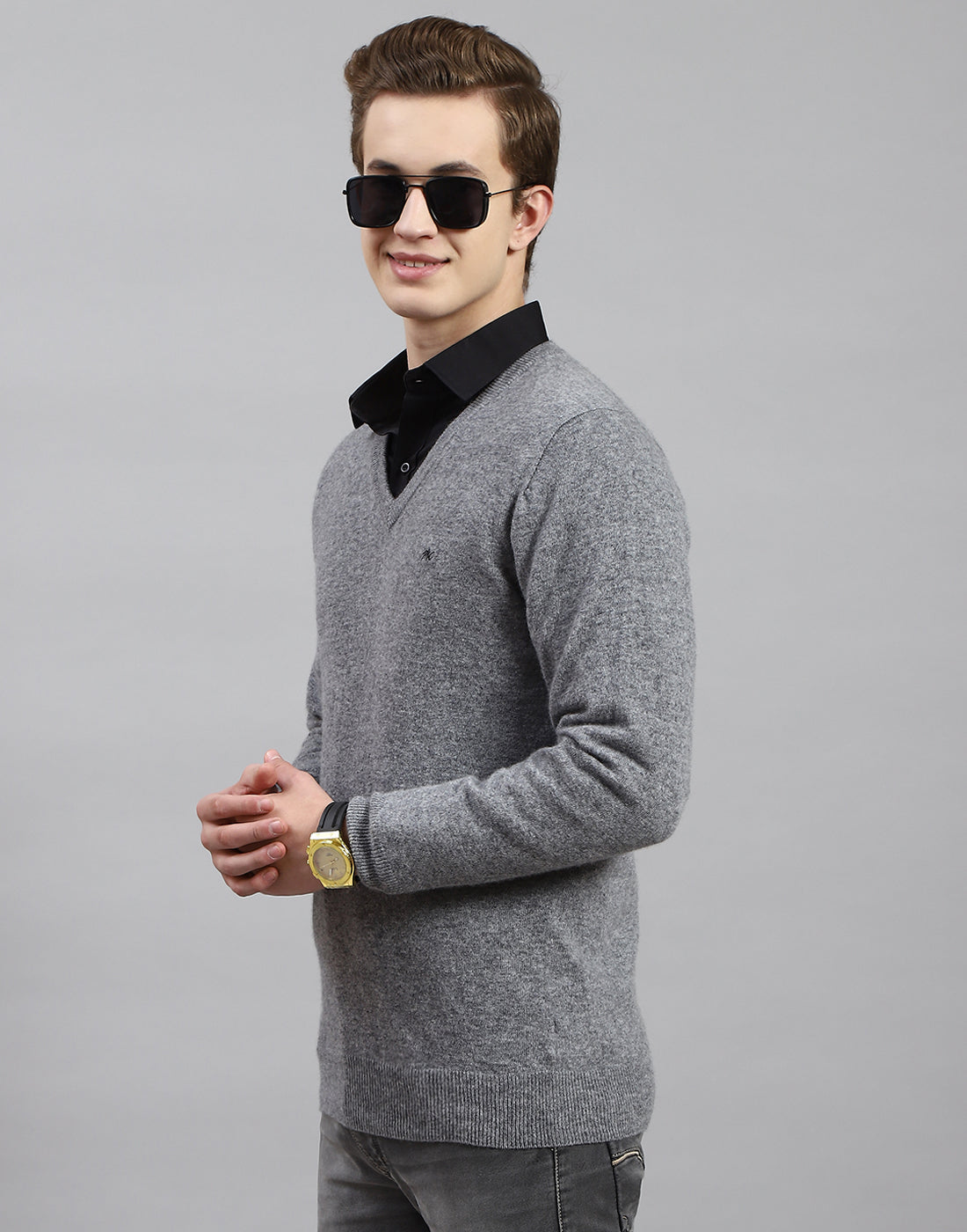 Men Grey Solid V Neck Full Sleeve Pullover