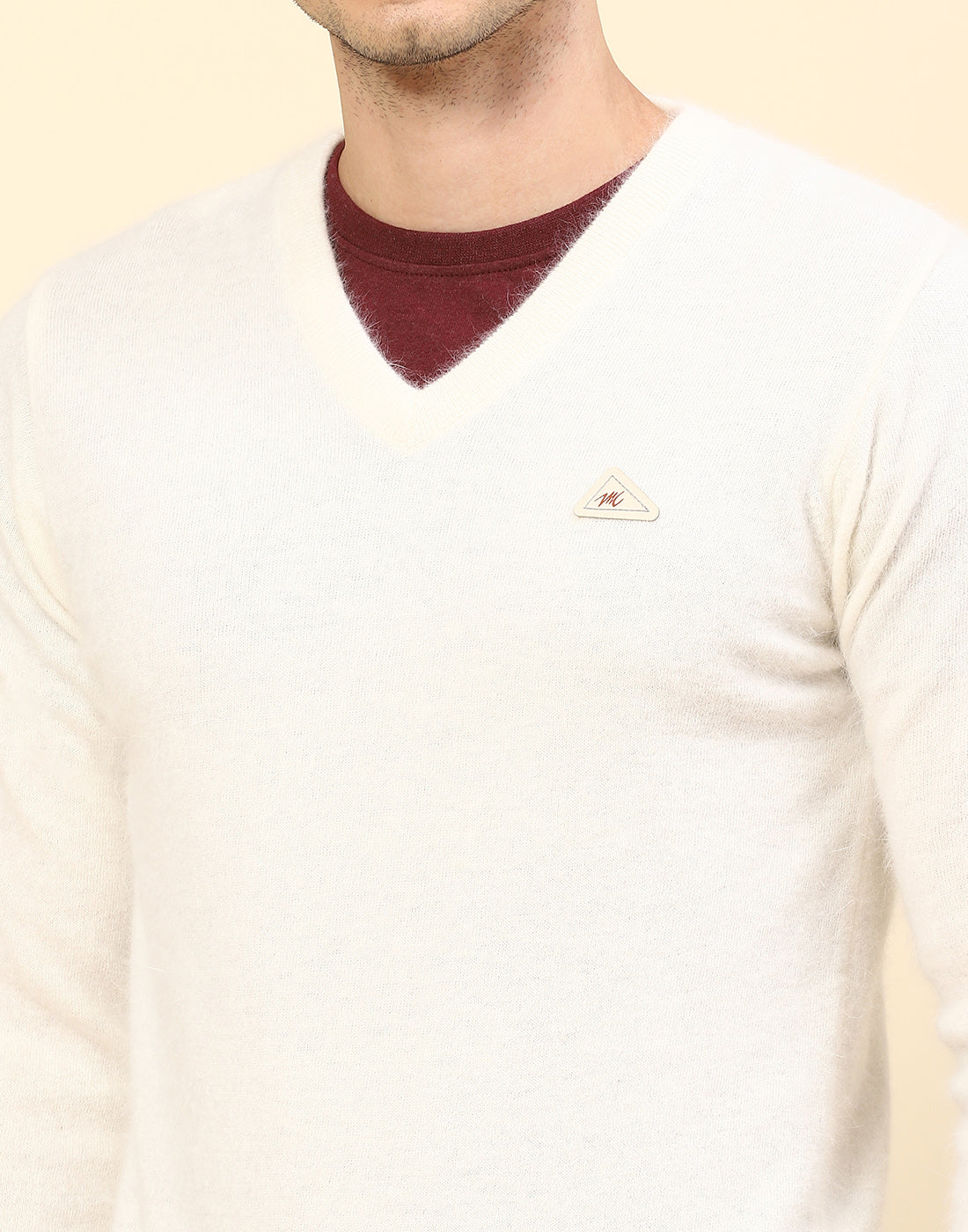 Men Off White Solid V Neck Full Sleeve Pullover