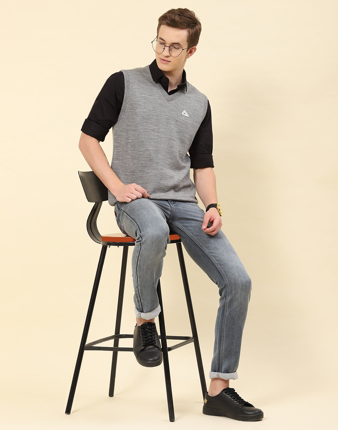 Men Grey Solid V Neck Sleeveless Sweater