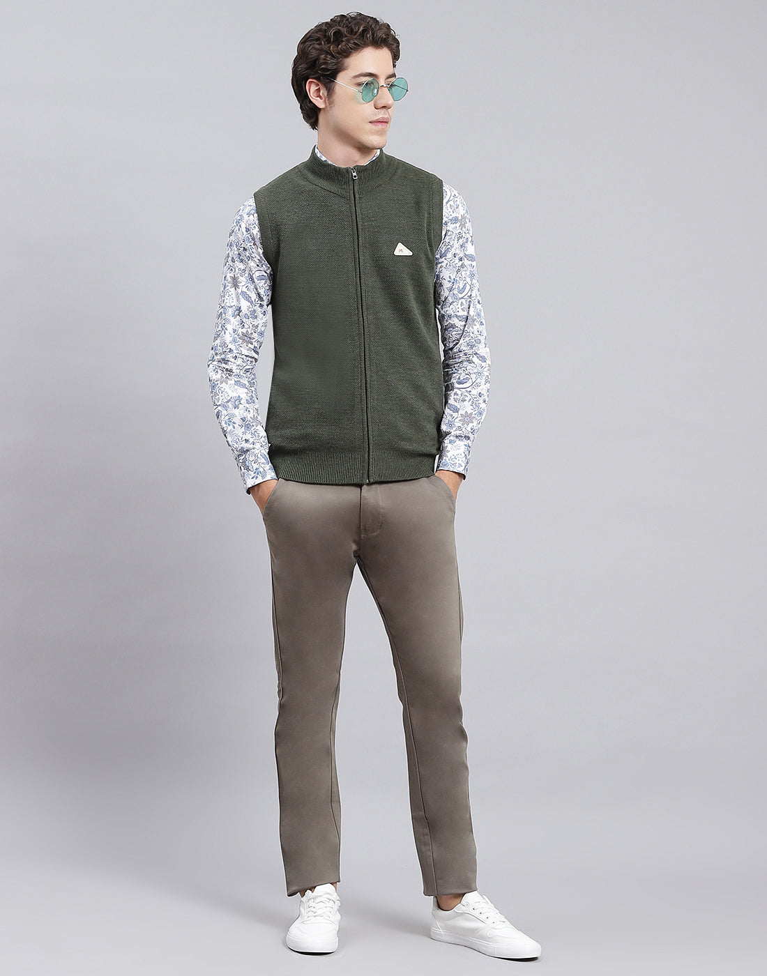 Men Green Solid Stand Collar Sleeveless Sweater