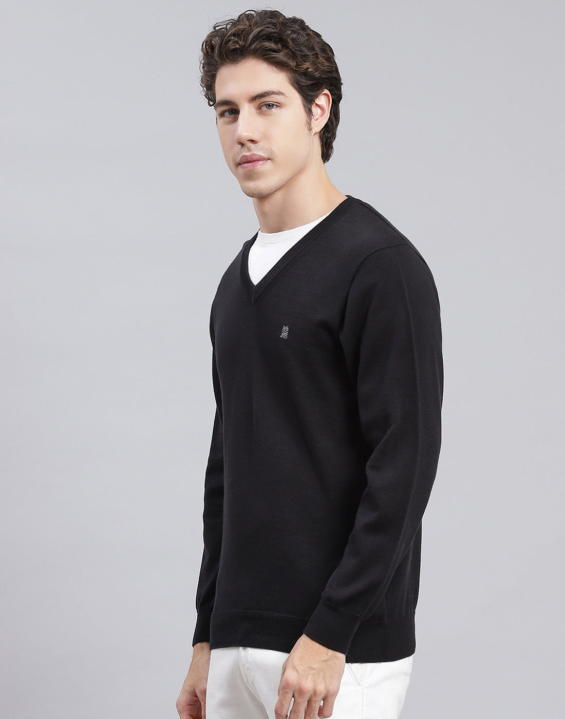 Men Black Solid V Neck Full Sleeve Pullover