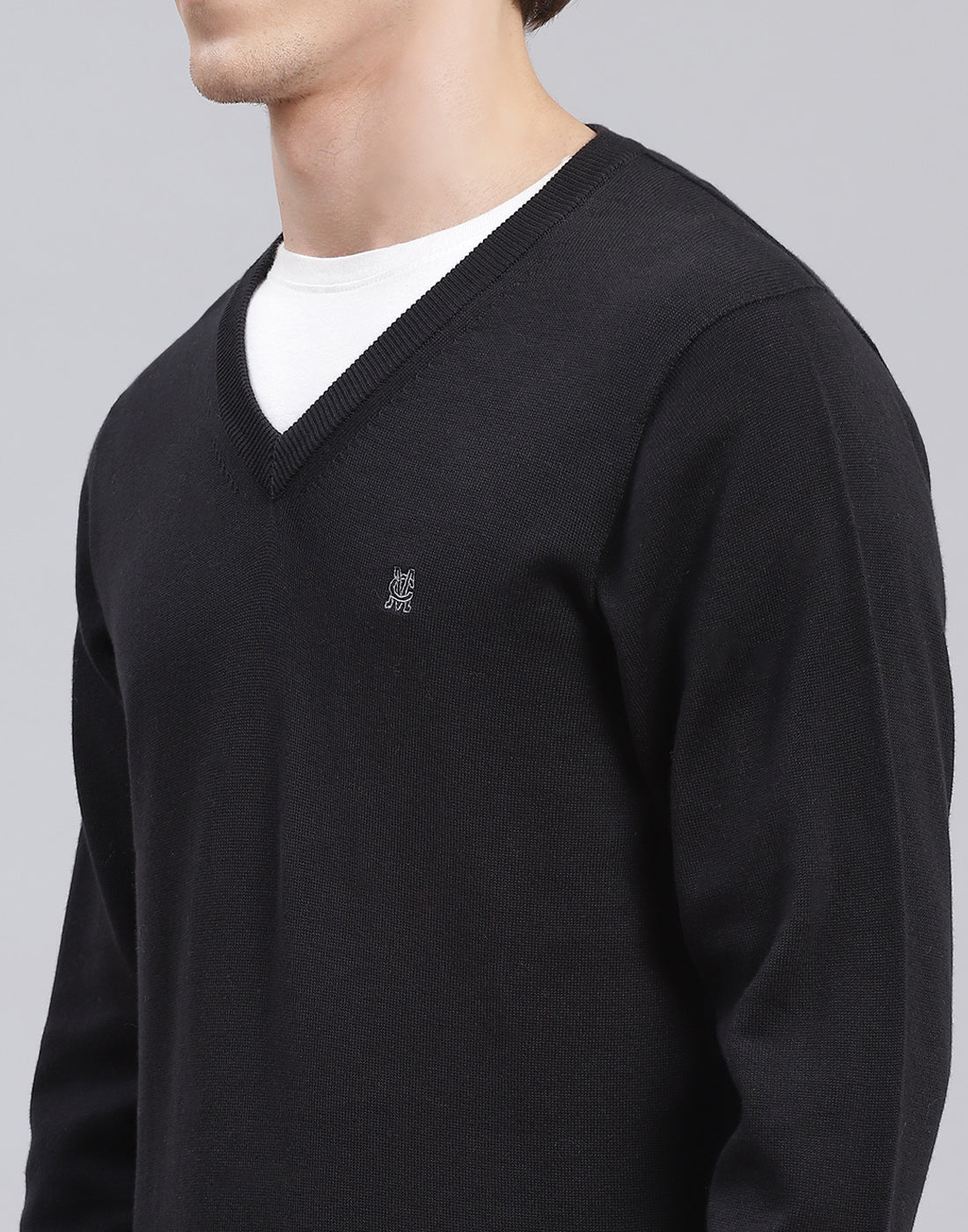 Men Black Solid V Neck Full Sleeve Pullover
