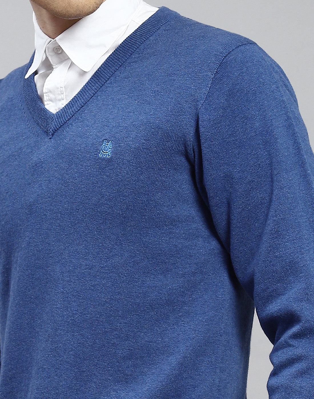 Men Blue Solid V Neck Full Sleeve Pullover