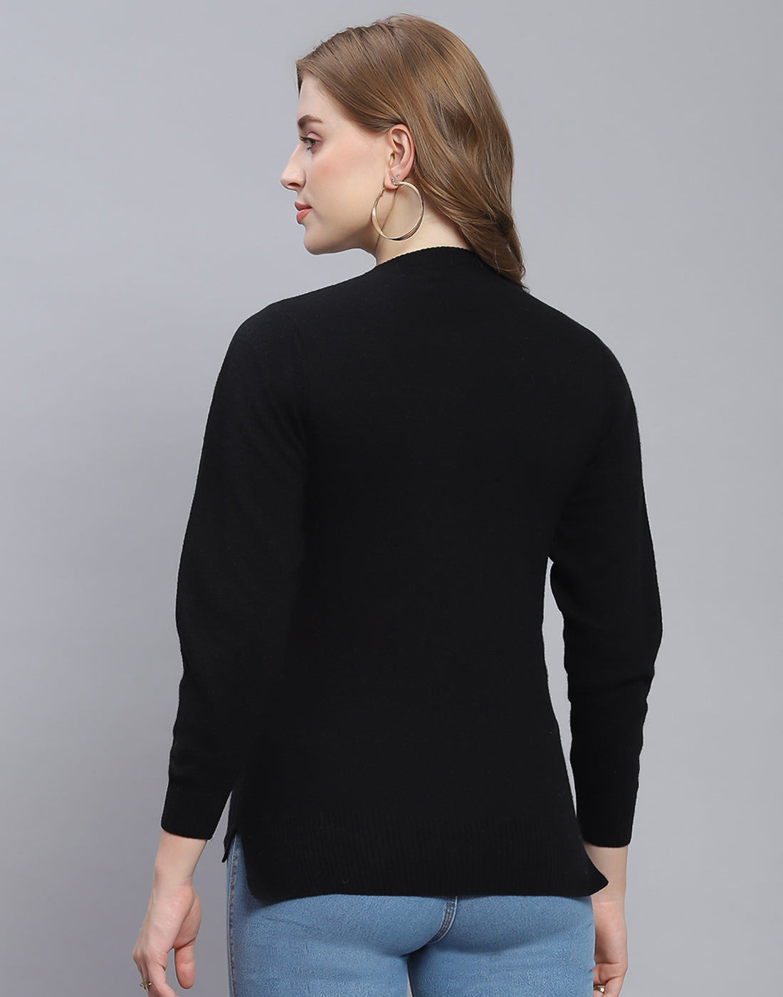 Buy Women Black Solid Round Neck Full Sleeve Cardigan Online in