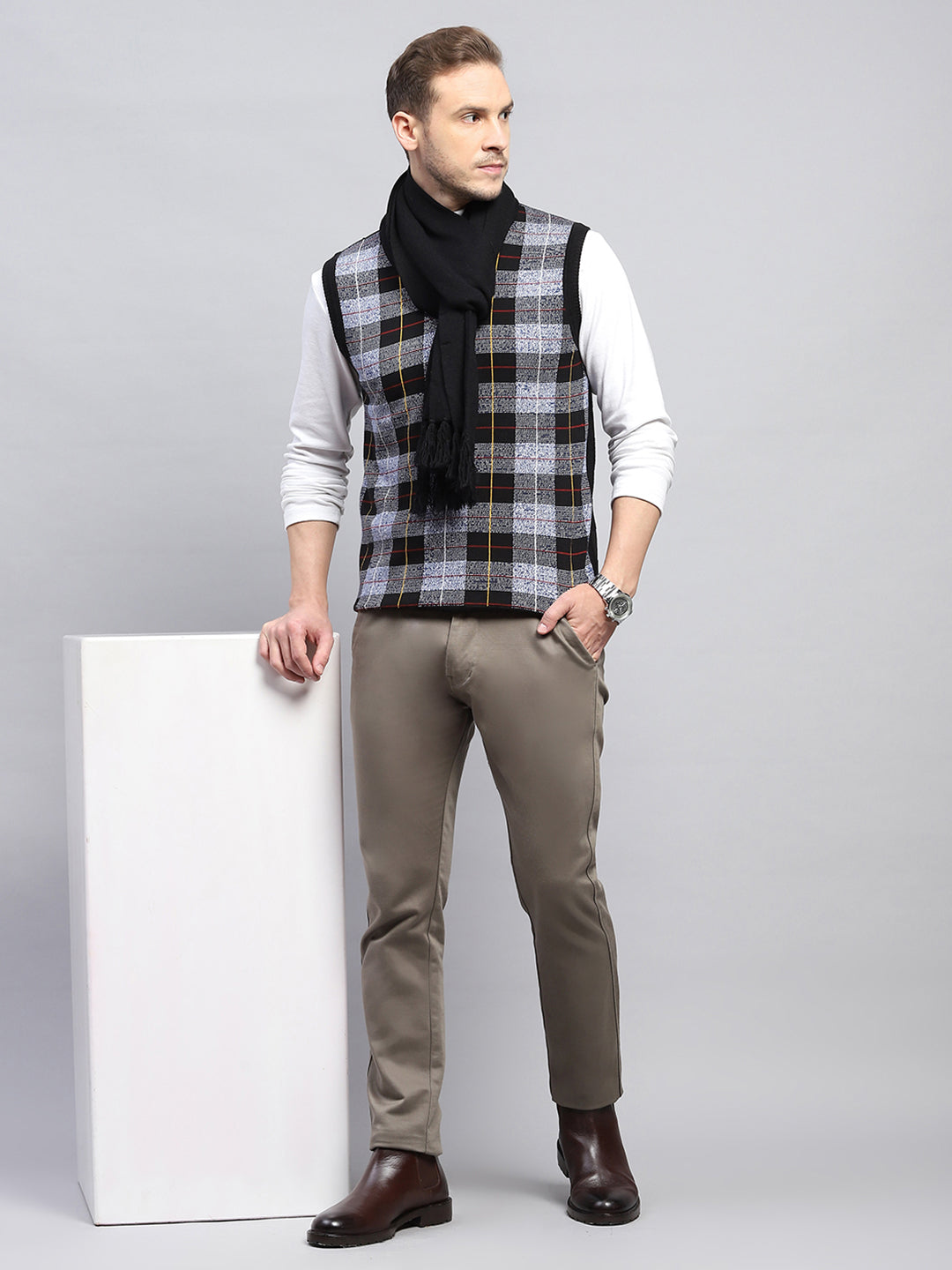 Men Black Check V Neck Sleeveless Sweater