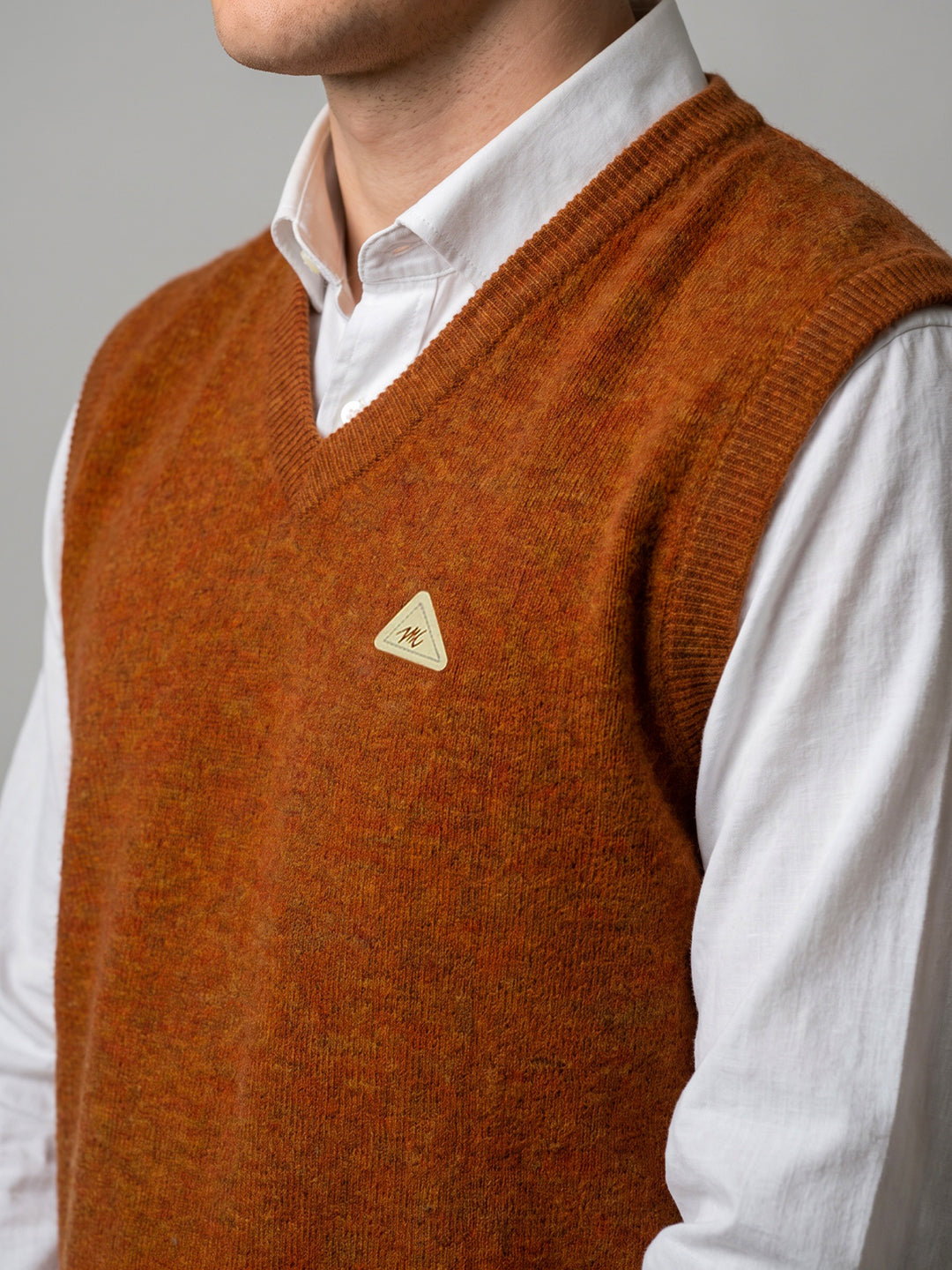 Men Rust Solid V Neck Sleeveless Sweater