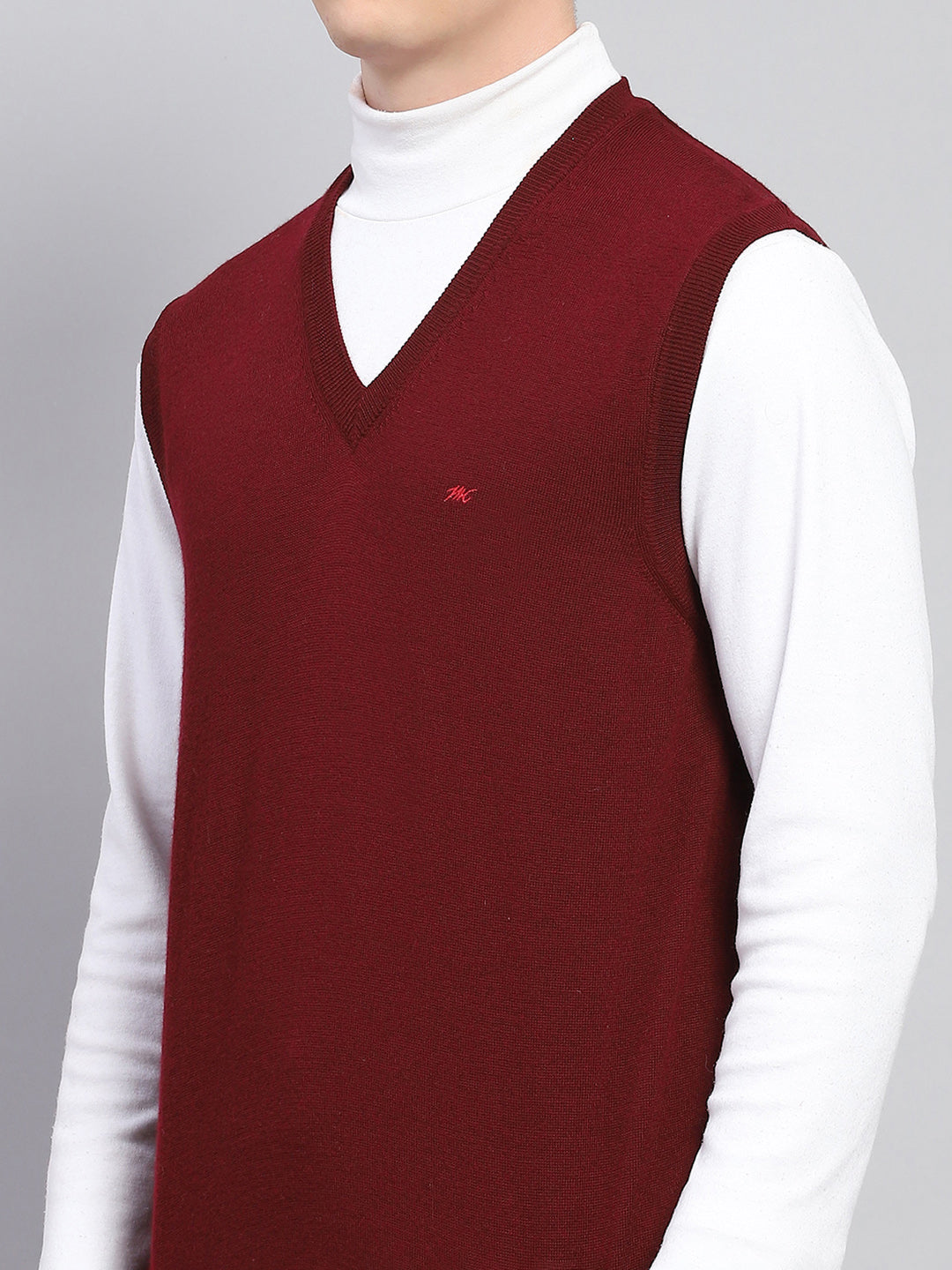 Men Maroon Solid V Neck Sleeveless Sweater