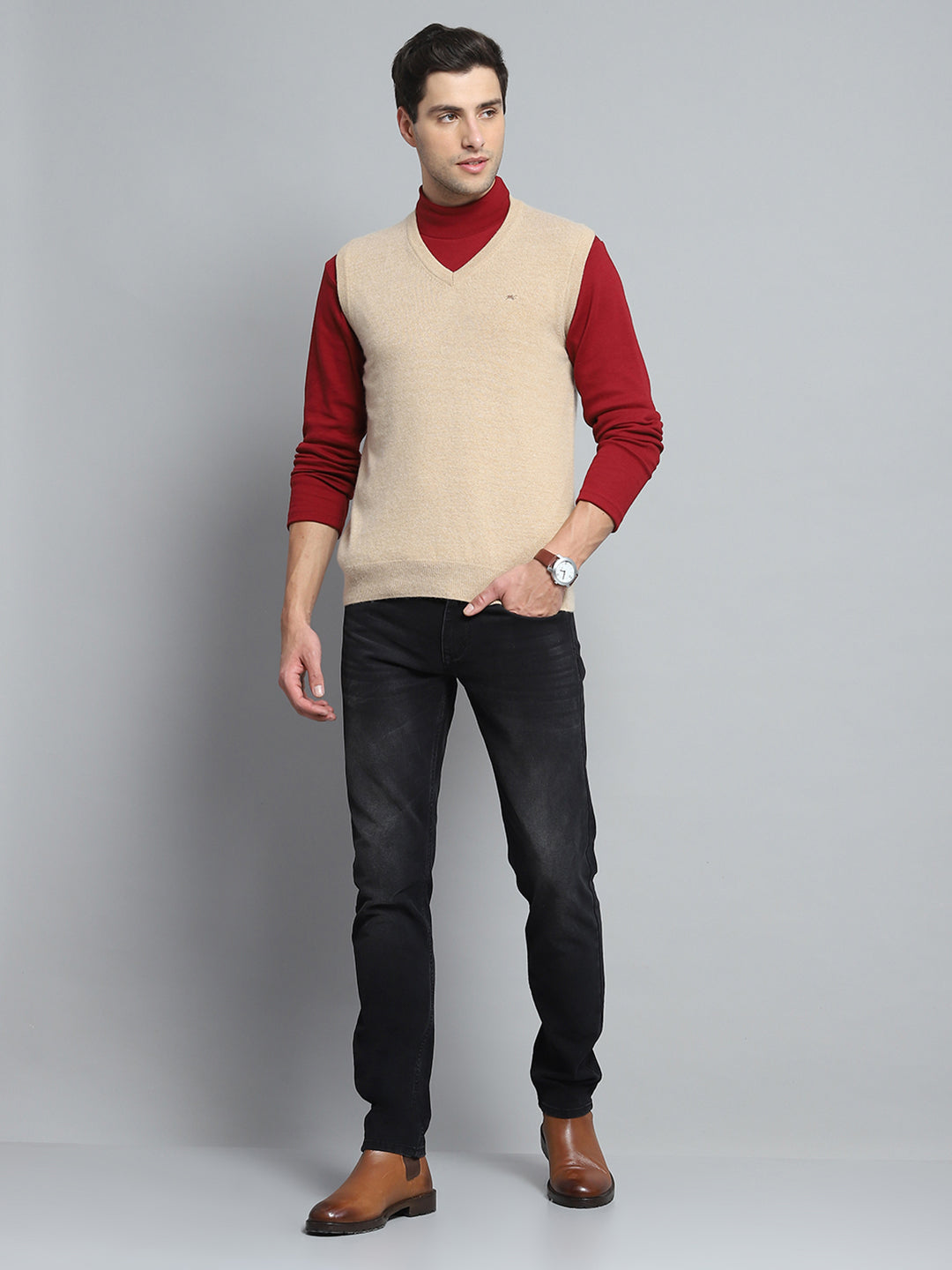 Men Camel Brown Solid V Neck Sleeveless Sweater