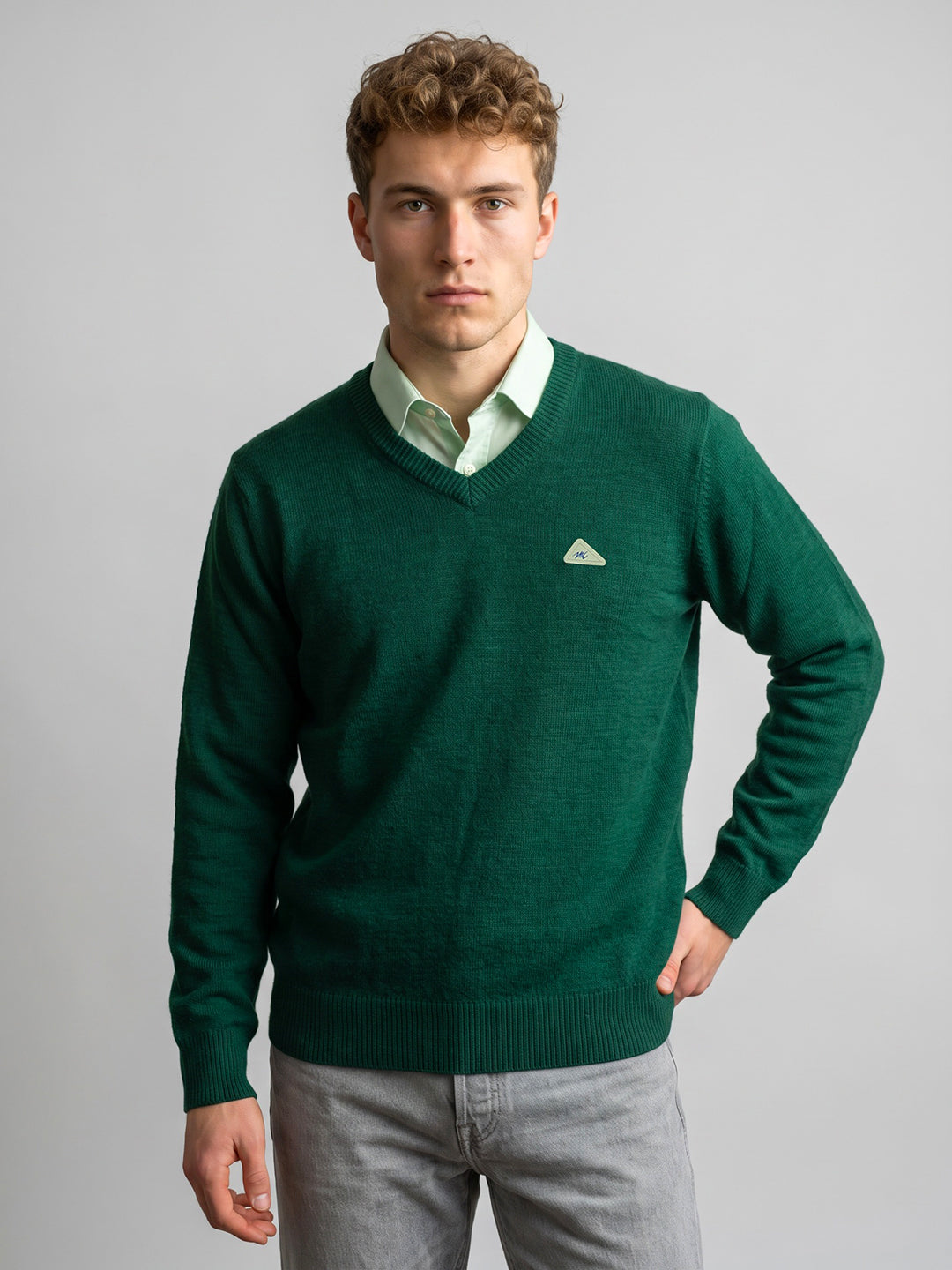 Men Green Solid V Neck Full Sleeve Pullover