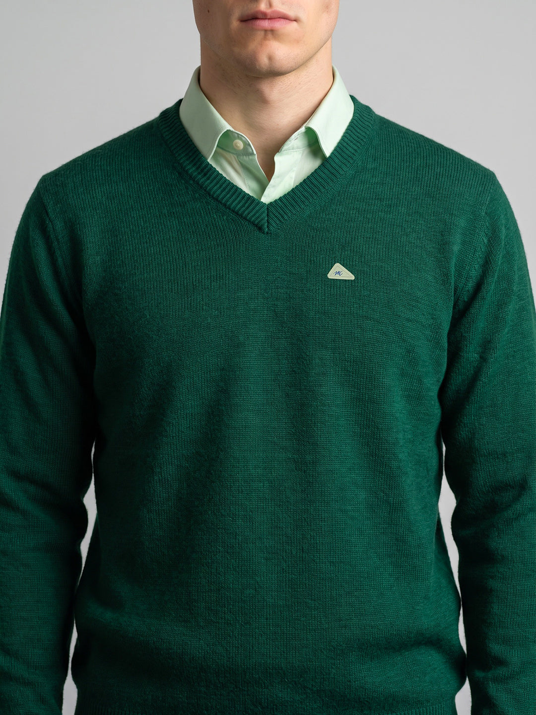 Men Green Solid V Neck Full Sleeve Pullover