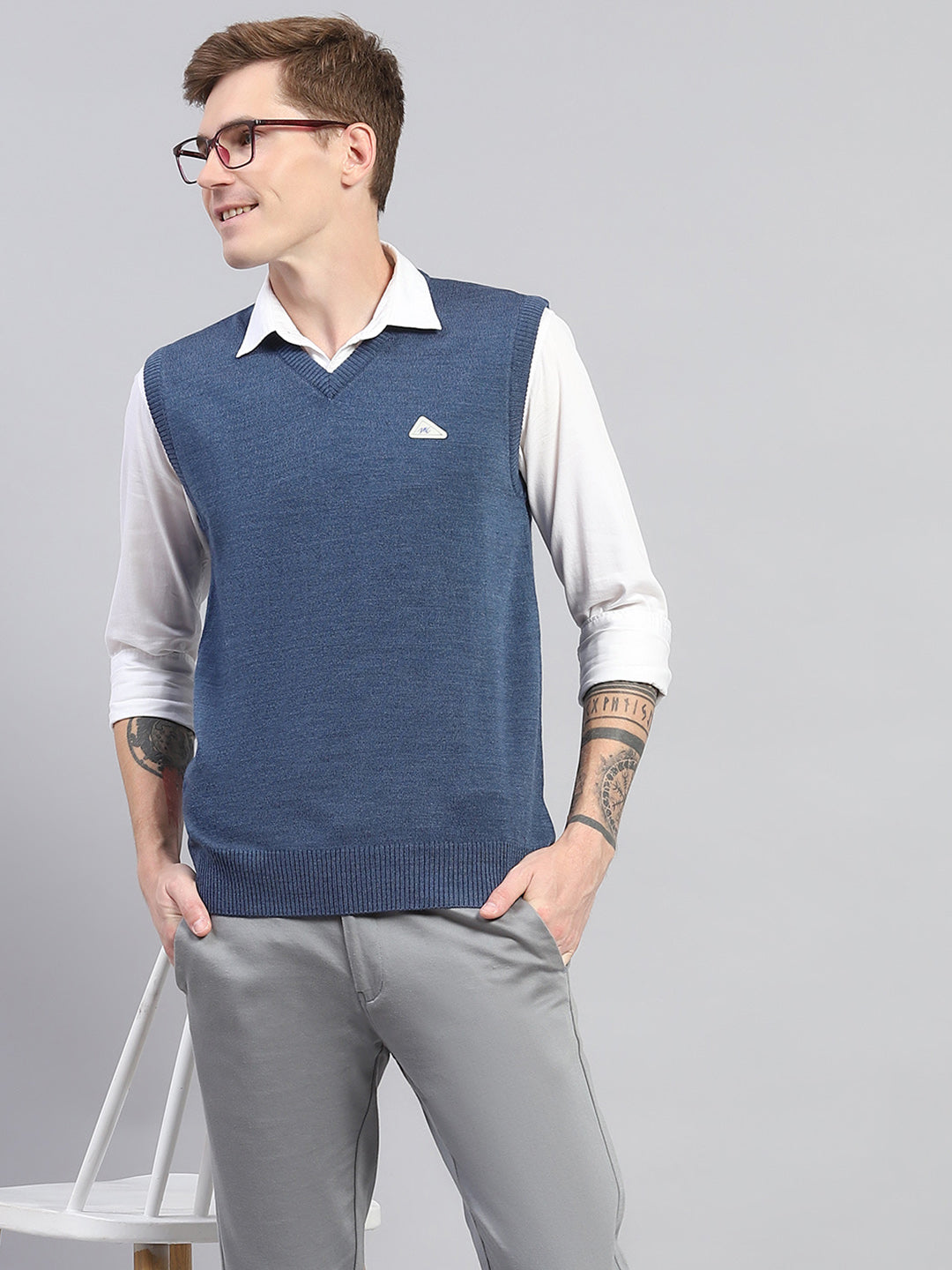 Men Blue Solid V Neck Sleeveless Sweater