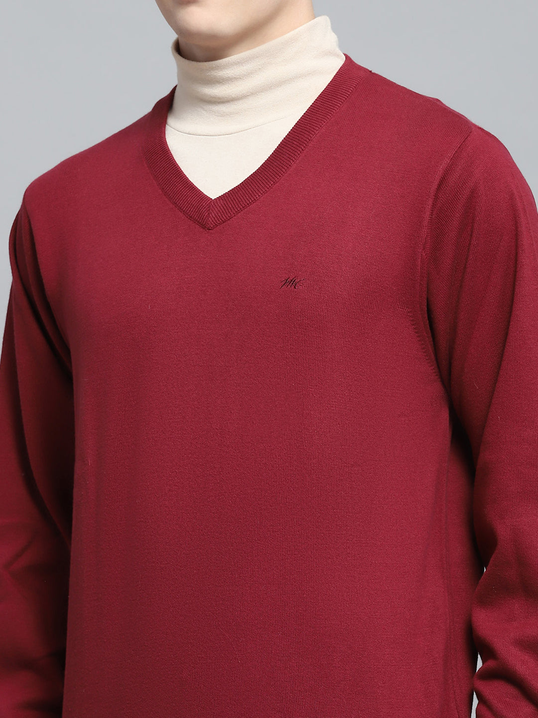 Men Maroon Solid V Neck Full Sleeve Pullover