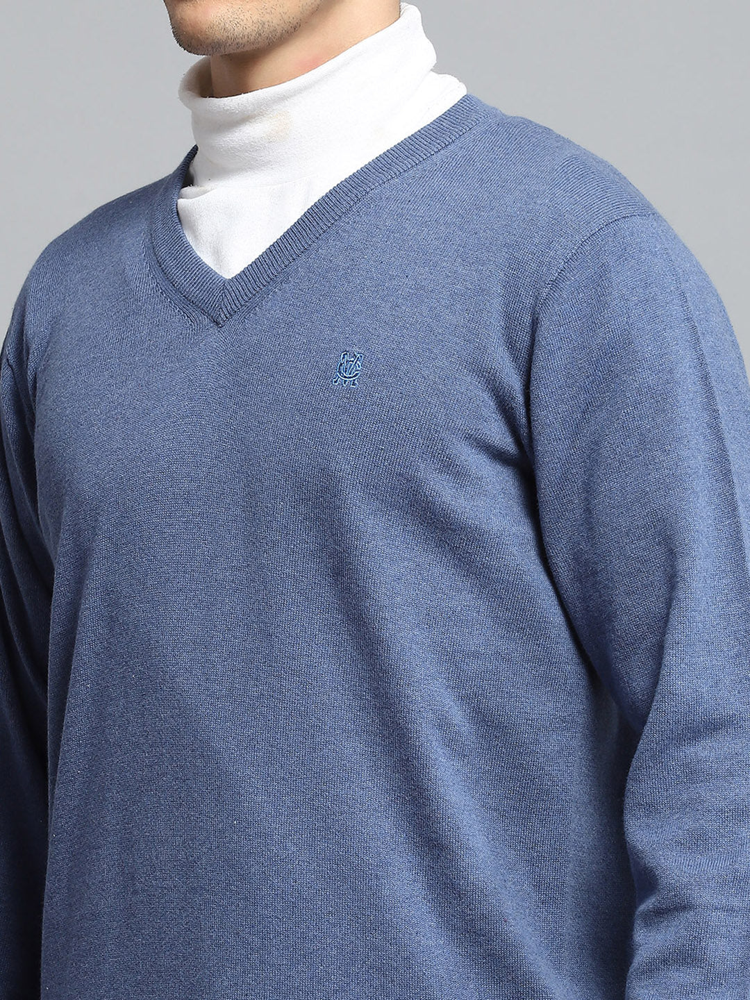 Men Blue Solid V Neck Full Sleeve Pullover