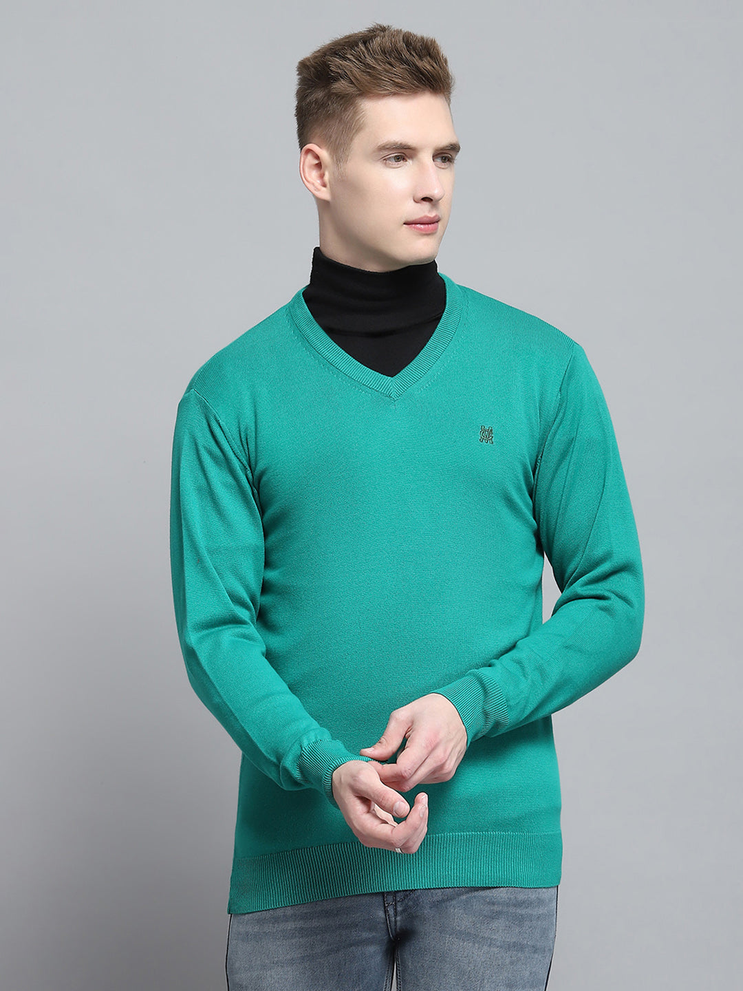 Men Green Solid V Neck Full Sleeve Pullover