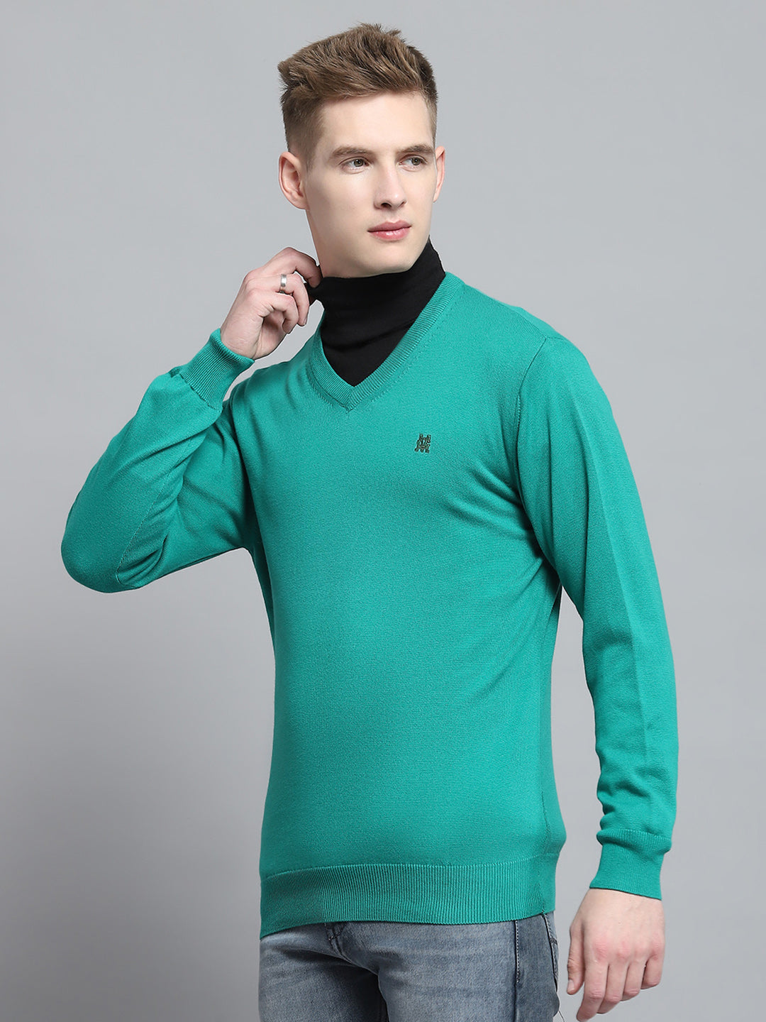 Men Green Solid V Neck Full Sleeve Pullover