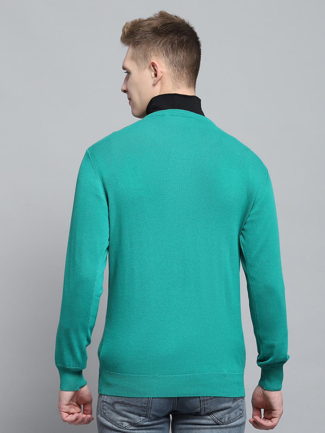 Men Green Solid V Neck Full Sleeve Pullover