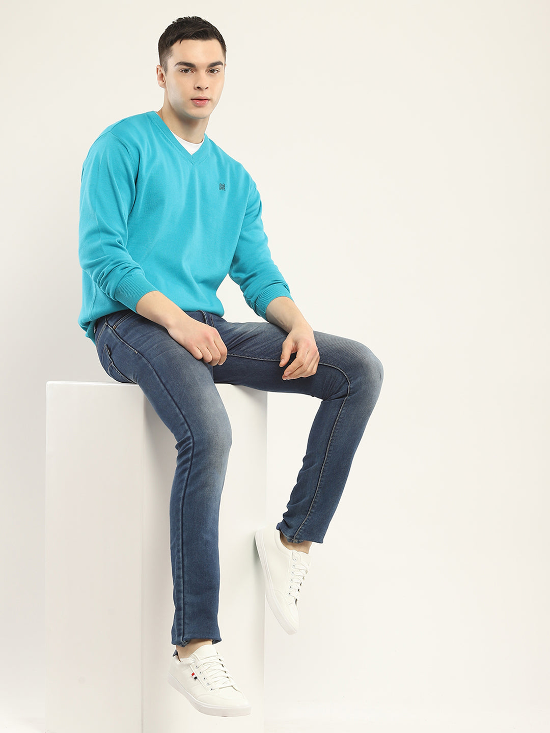 Men Blue Solid V Neck Full Sleeve Pullover