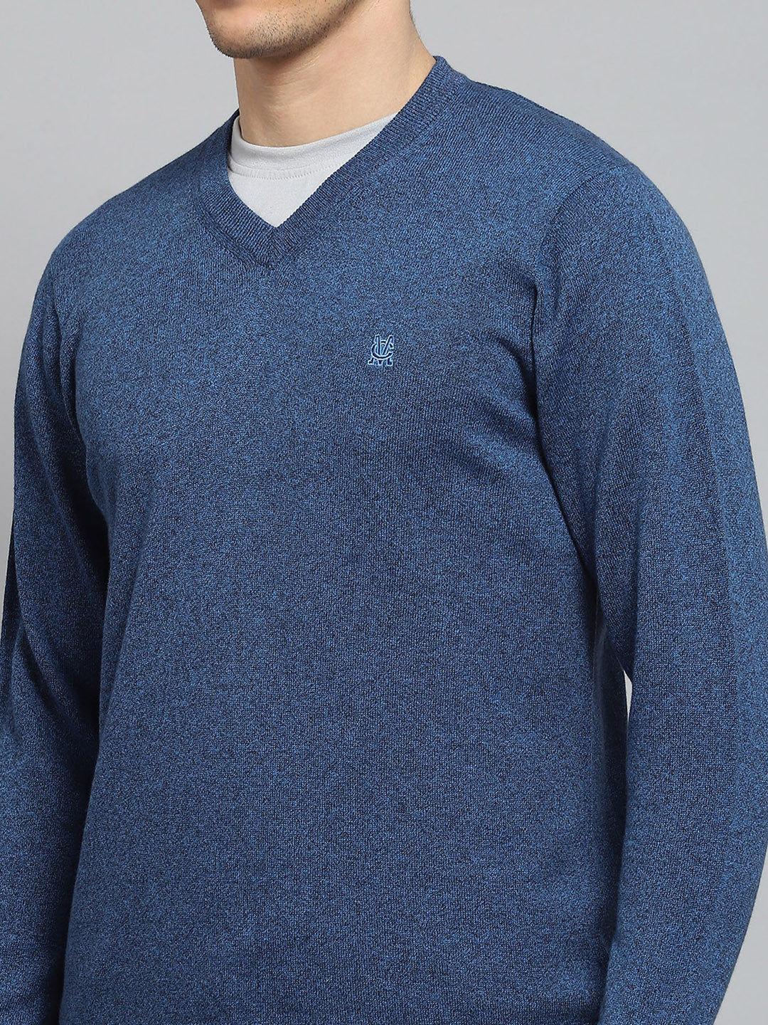 Men Blue Solid V Neck Full Sleeve Pullover