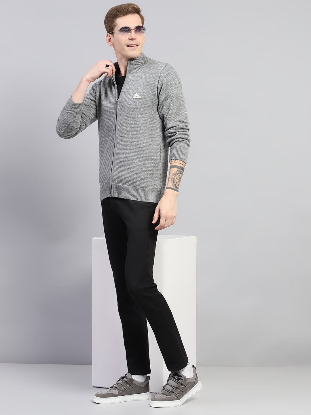 Men Grey Self Design Turtle Neck Full Sleeve Pullover