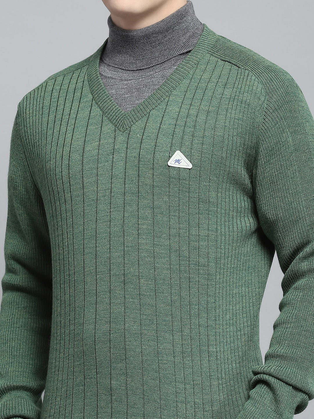Men Green Solid V Neck Full Sleeve Pullover