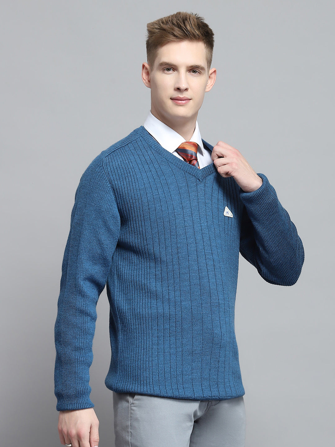 Men Blue Solid V Neck Full Sleeve Pullover