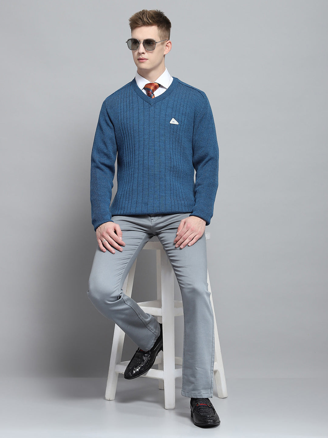 Men Blue Solid V Neck Full Sleeve Pullover