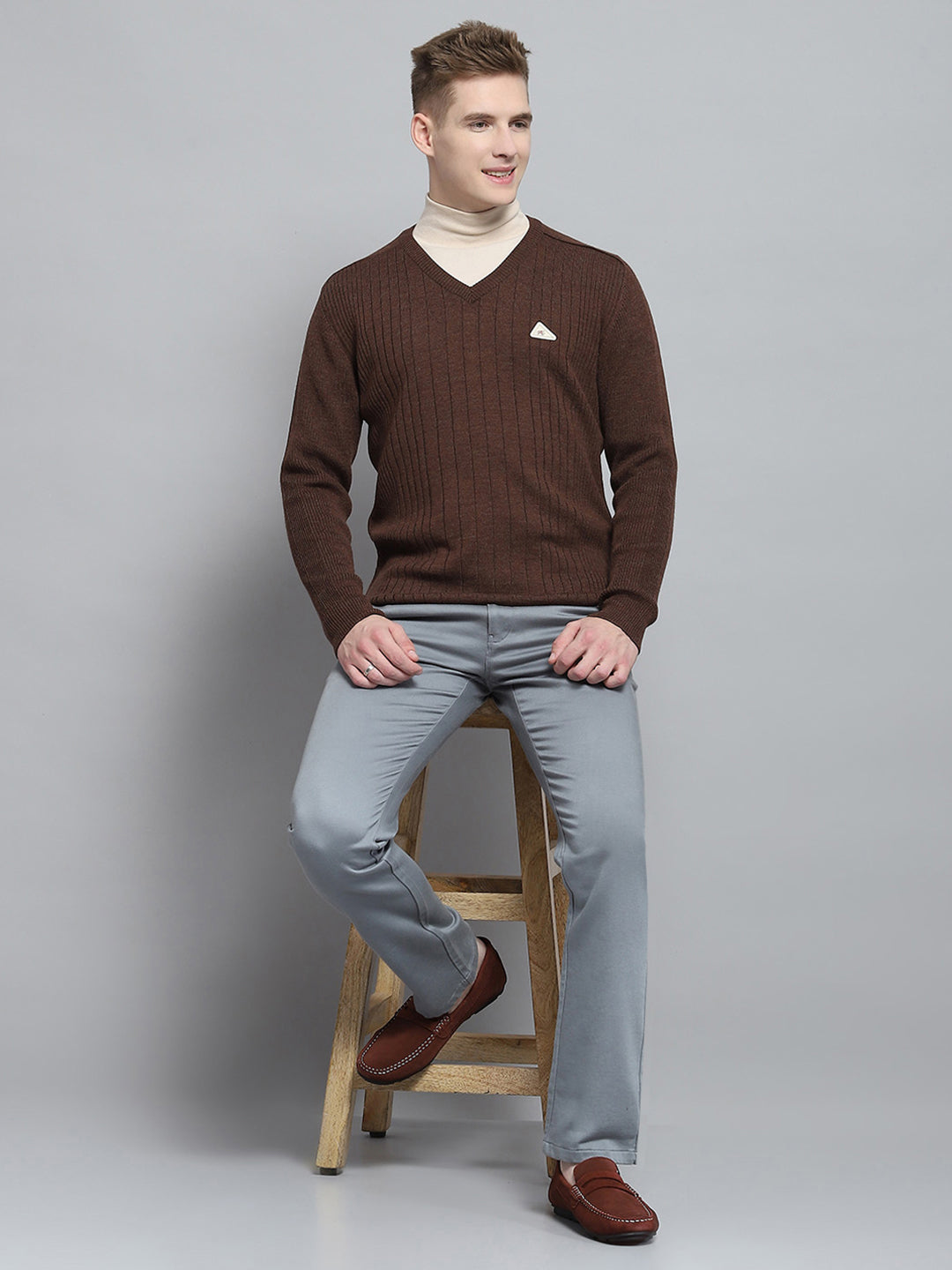 Men Brown Solid V Neck Full Sleeve Pullover
