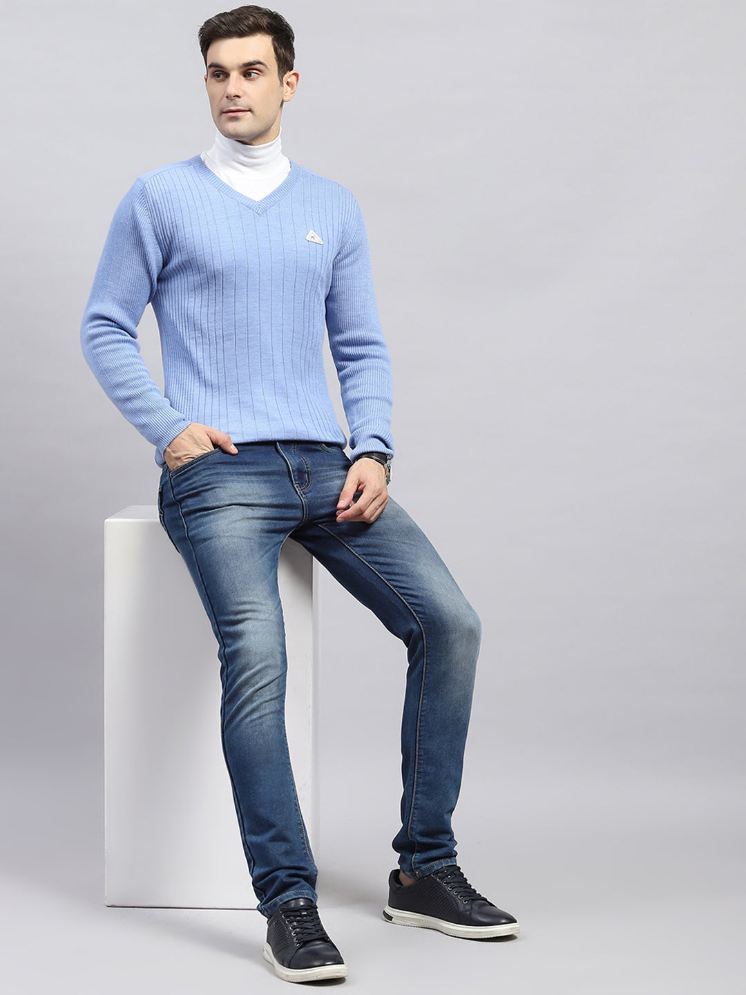 Men Sky Blue Solid V Neck Full Sleeve Pullover
