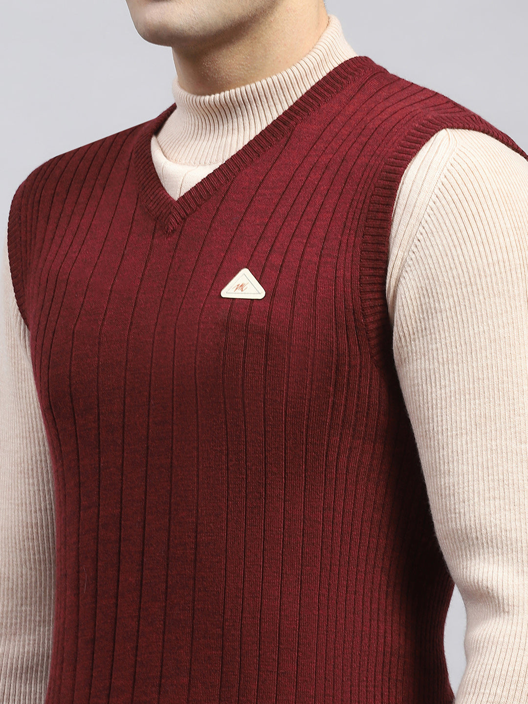 Men Maroon Solid V Neck Sleeveless Sweater