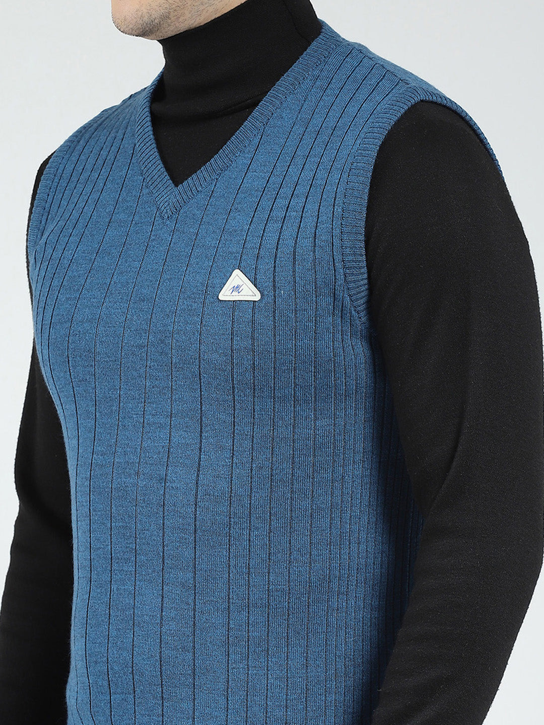 Men Blue Solid V Neck Sleeveless Sweater