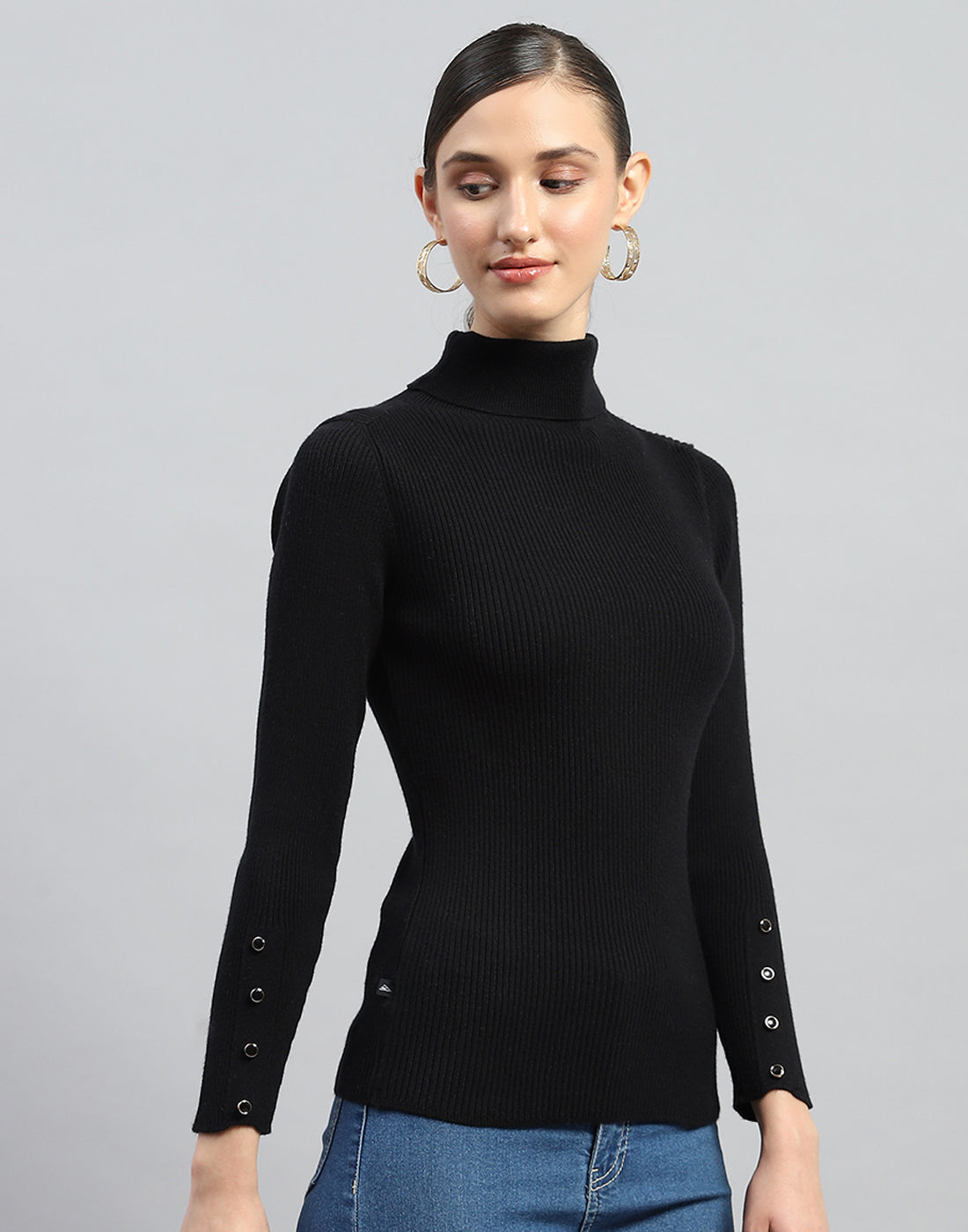 Women Black Solid Turtle Neck Full Sleeve Sceavy