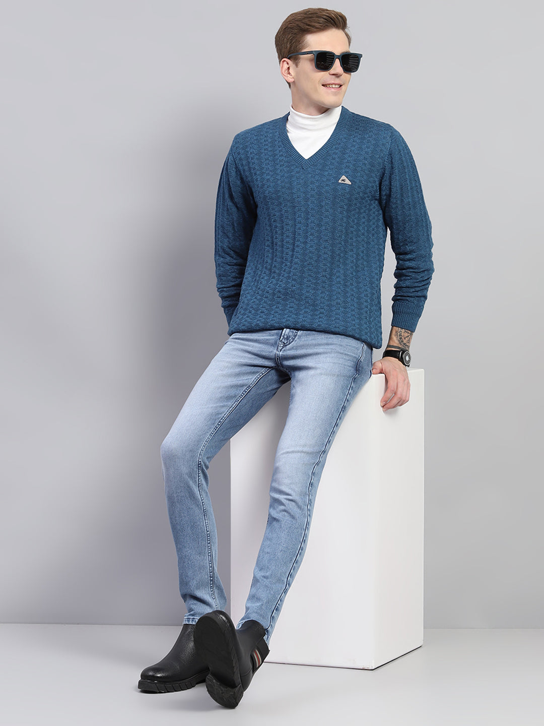Men Blue Self Design V Neck Full Sleeve Pullover