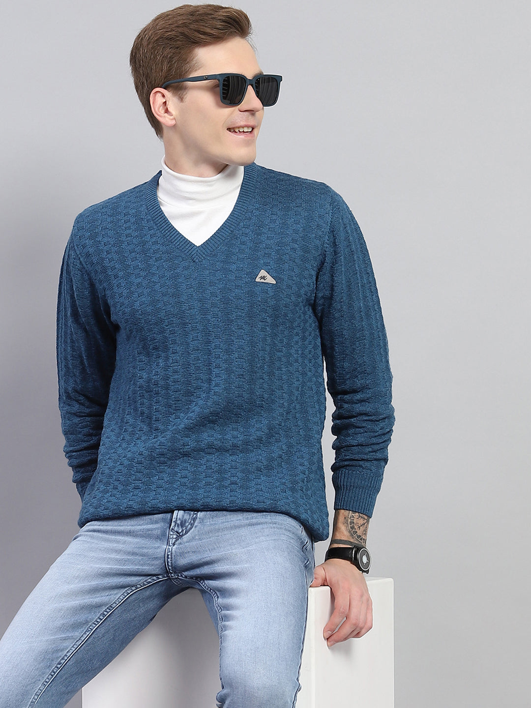 Men Blue Self Design V Neck Full Sleeve Pullover