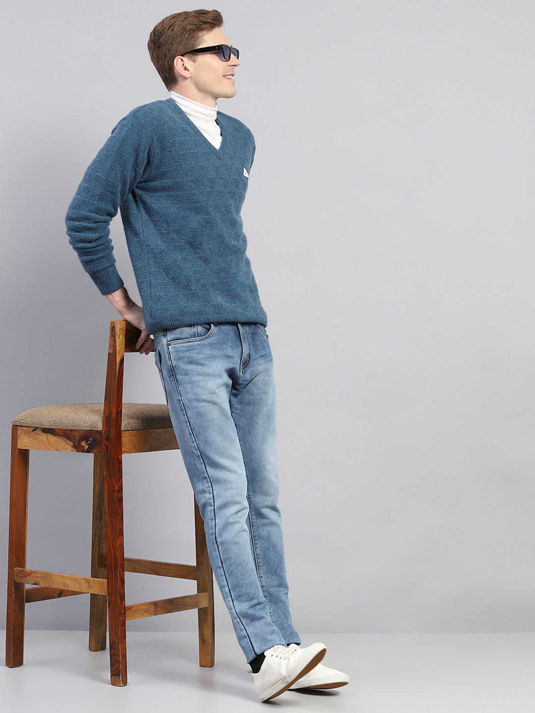 Men Blue Self Design V Neck Full Sleeve Pullover