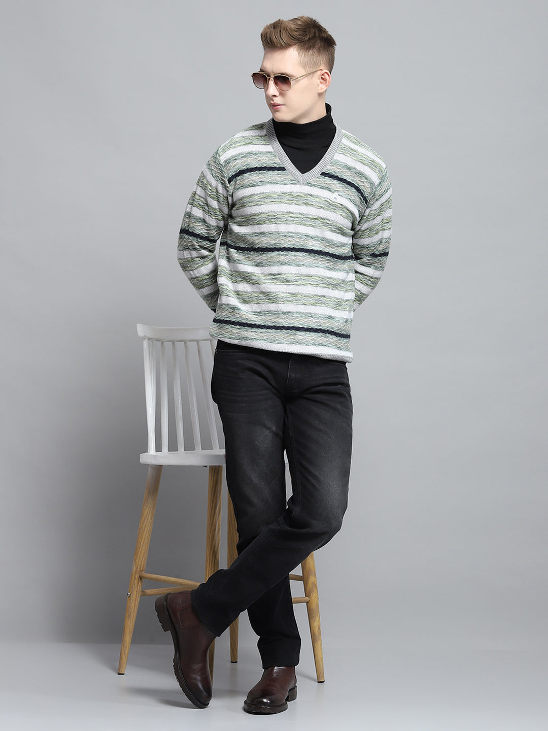 Men Grey Self Design V Neck Full Sleeve Pullover