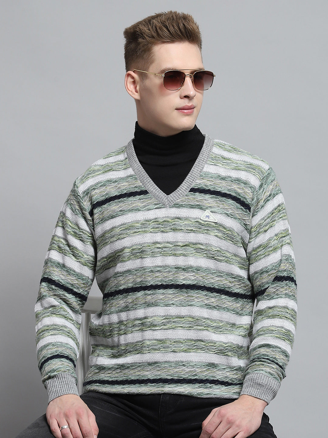 Men Grey Self Design V Neck Full Sleeve Pullover