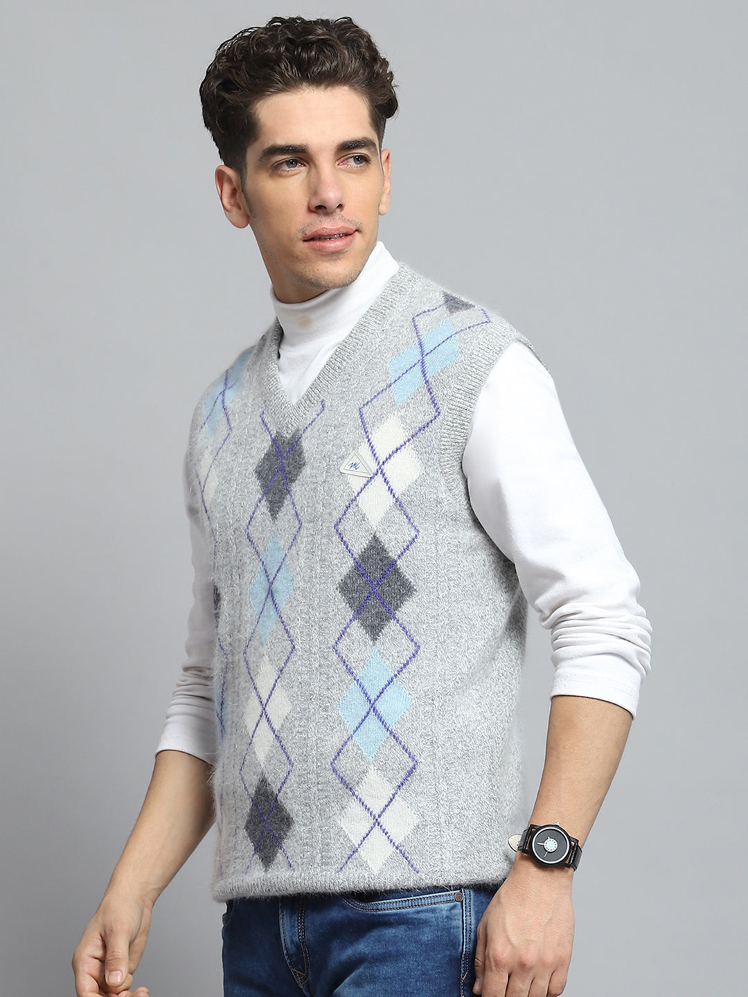 Men Grey Self Design V Neck Sleeveless Sweater