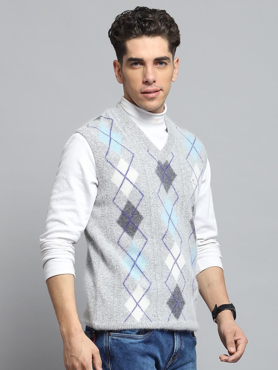 Men Grey Self Design V Neck Sleeveless Sweater