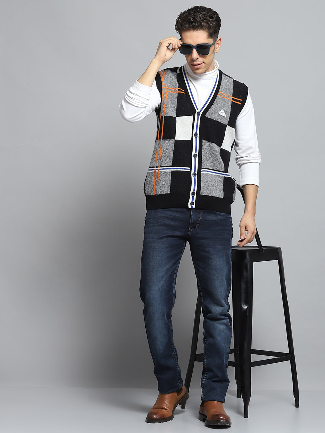 Men Black Self Design V Neck Sleeveless Cardigan