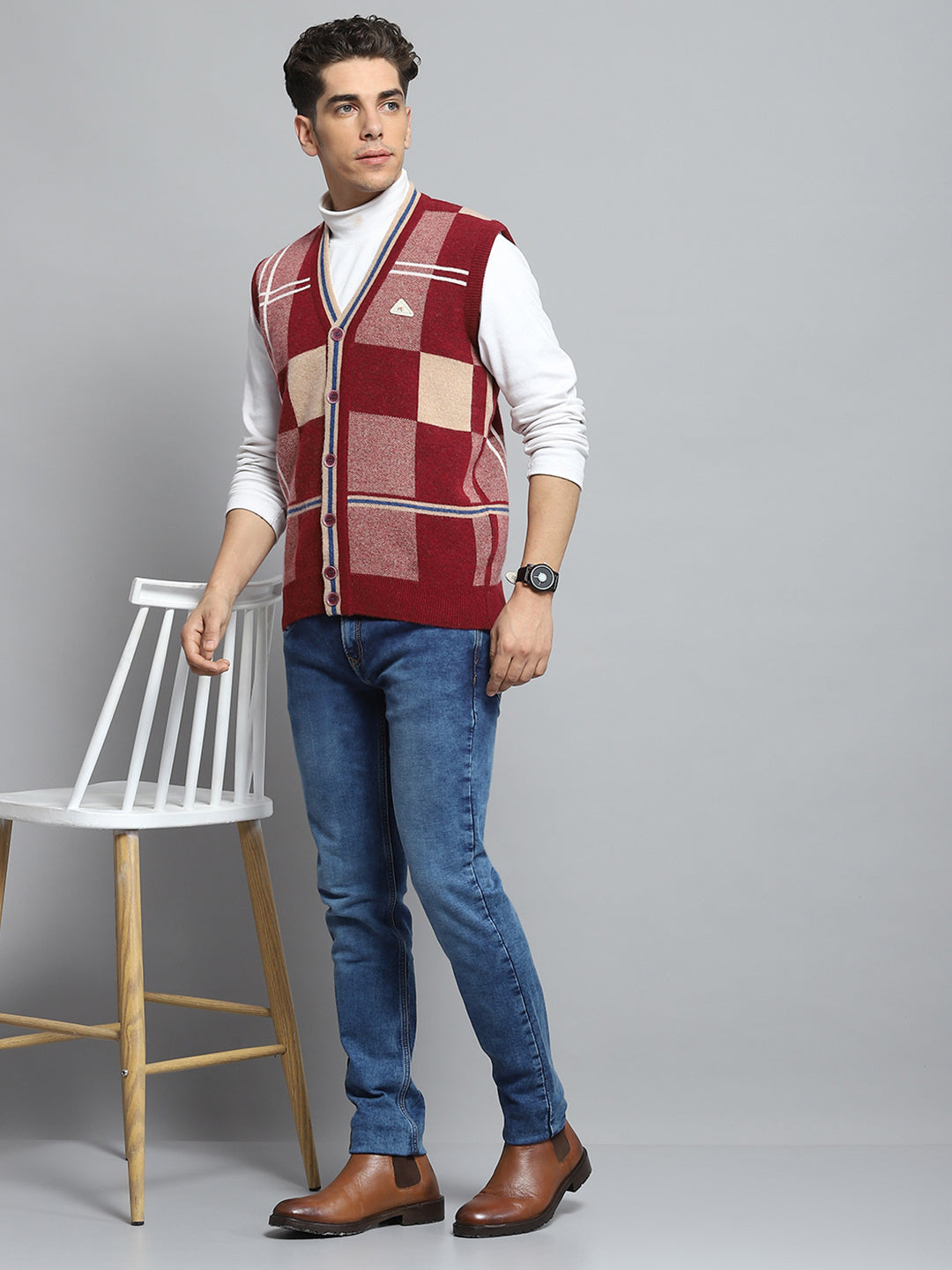 Men Maroon Self Design V Neck Sleeveless Cardigan