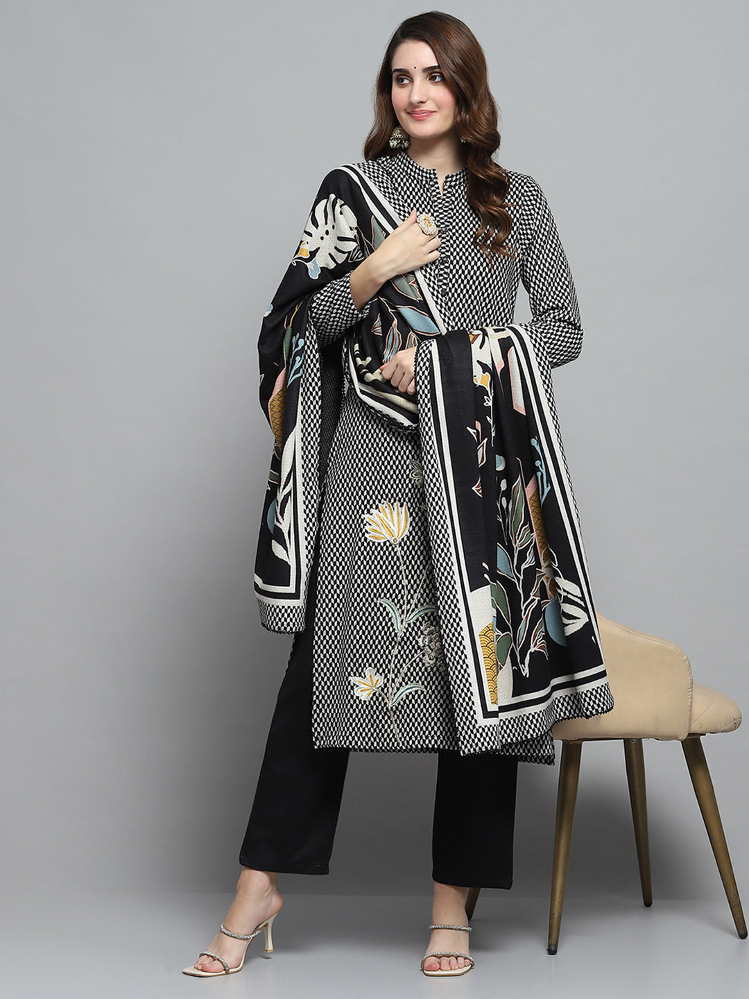 Women Black Self Design Round Neck Full Sleeve Kurti Set & Stole