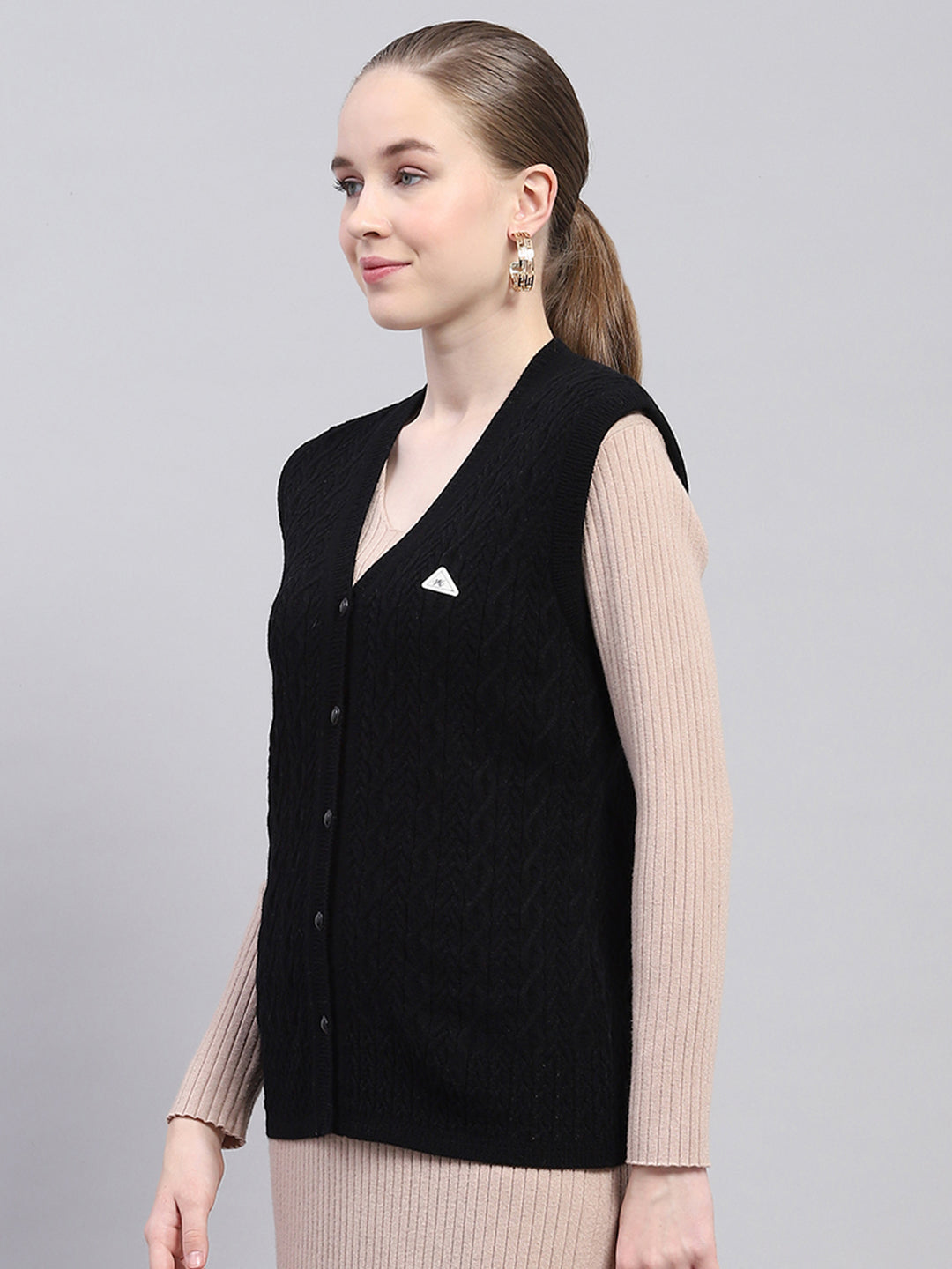 Women Black Self Design V Neck Sleeveless Cardigan