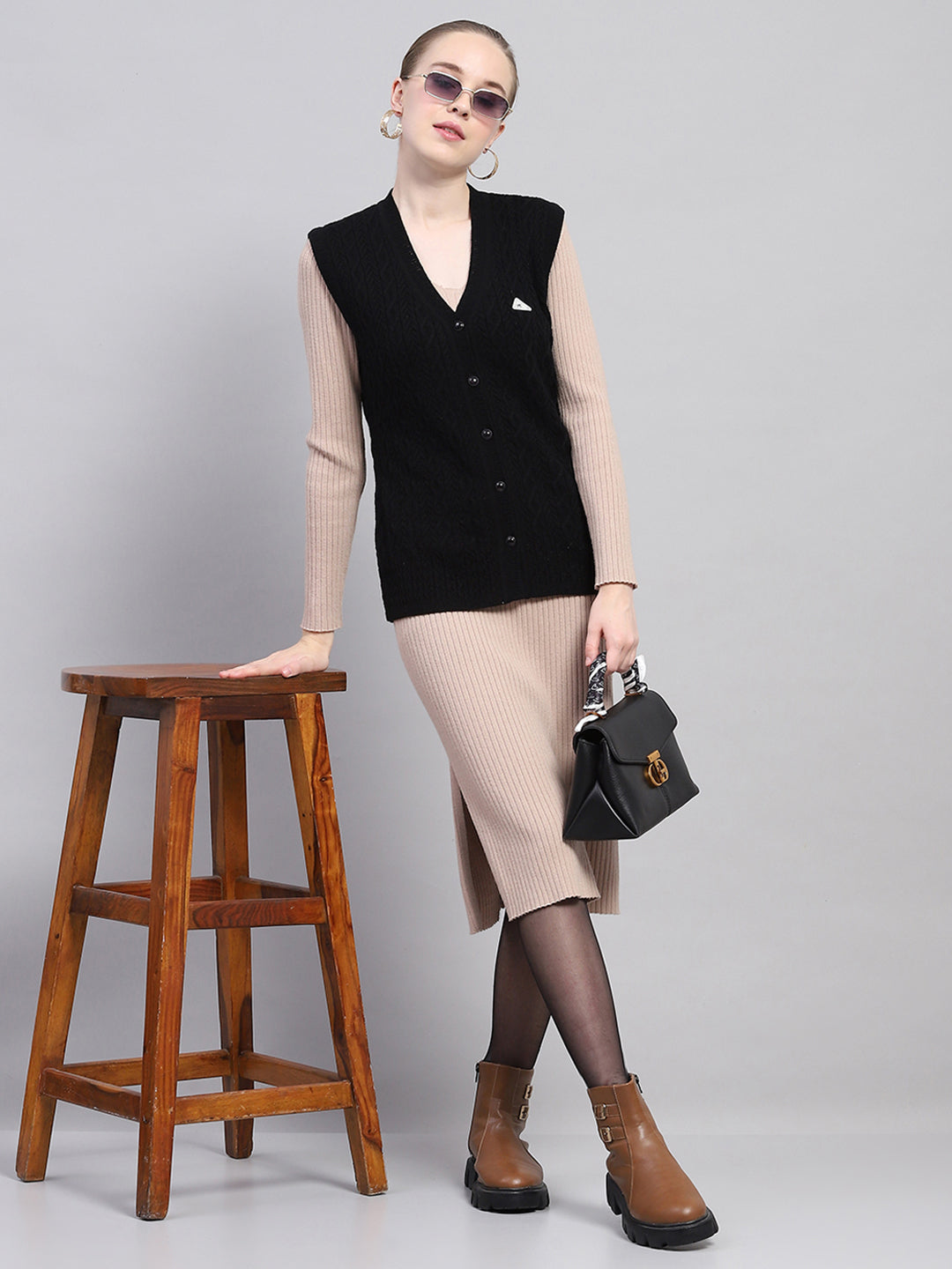 Women Black Self Design V Neck Sleeveless Cardigan